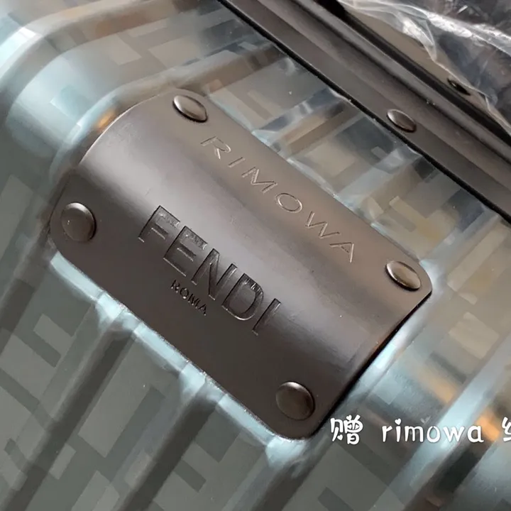 スーパーコピー フェンディ スーツケース