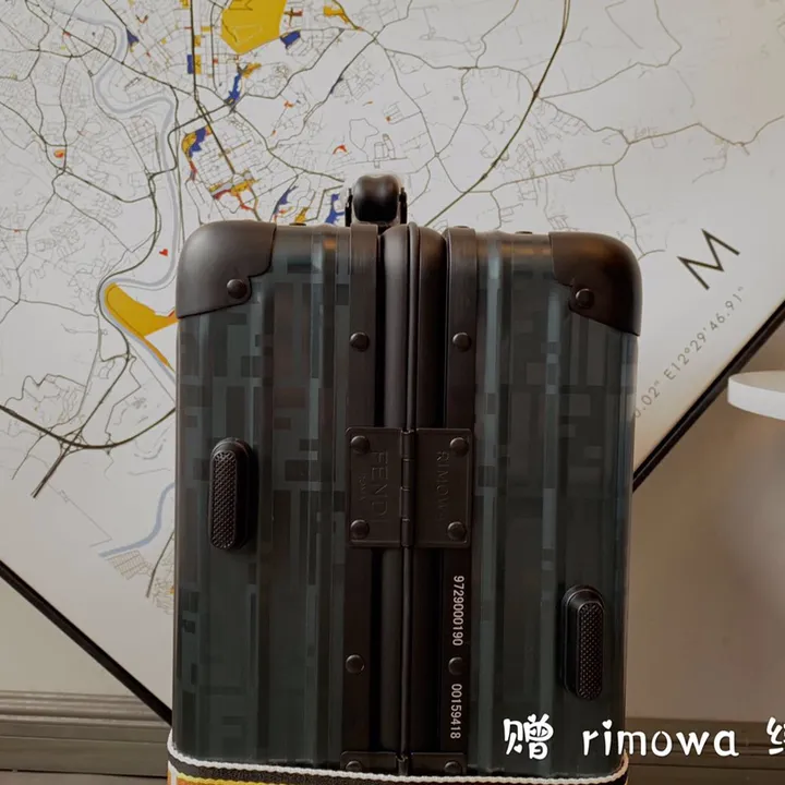 スーパーコピー フェンディ スーツケース