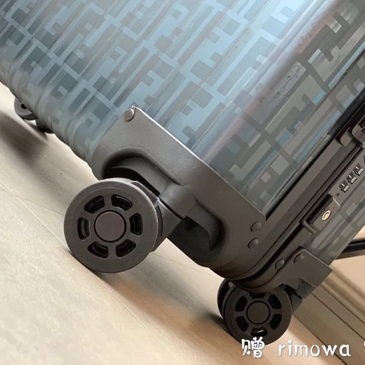 スーパーコピー フェンディ スーツケース
