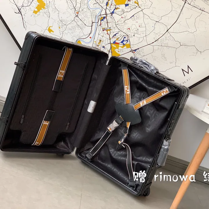 スーパーコピー フェンディ スーツケース