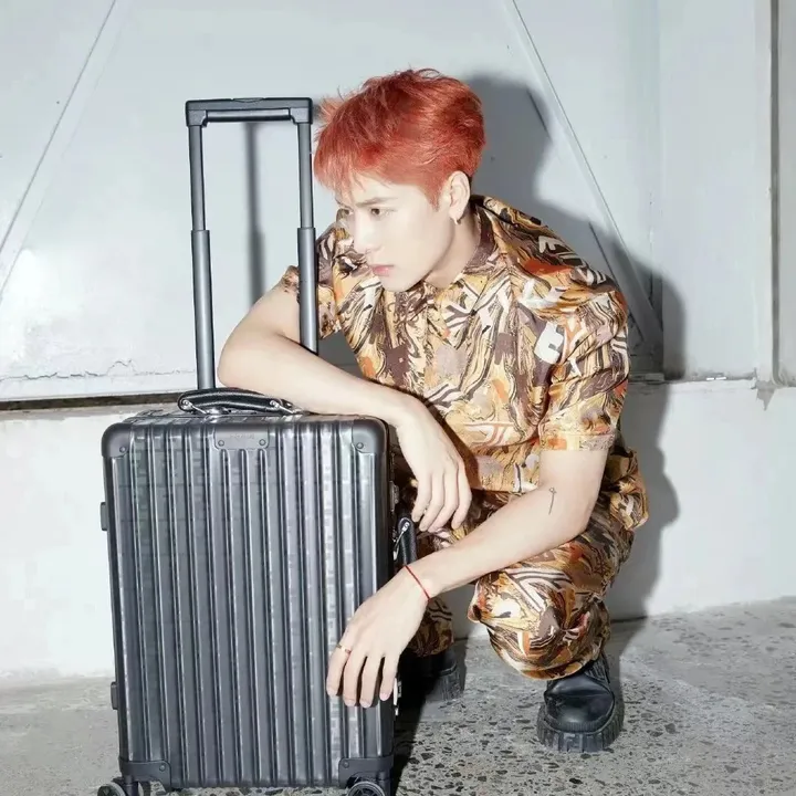 スーパーコピー フェンディ スーツケース