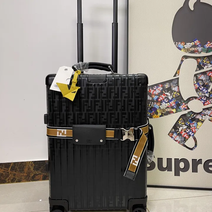 スーパーコピー フェンディ スーツケース