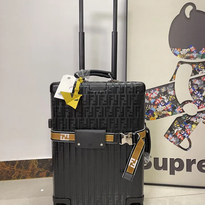 スーパーコピー フェンディ スーツケース