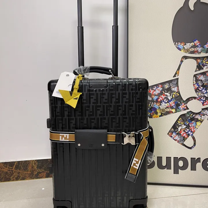 スーパーコピー フェンディ スーツケース