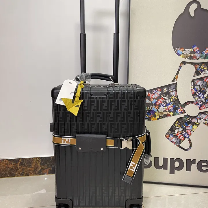 スーパーコピー フェンディ スーツケース