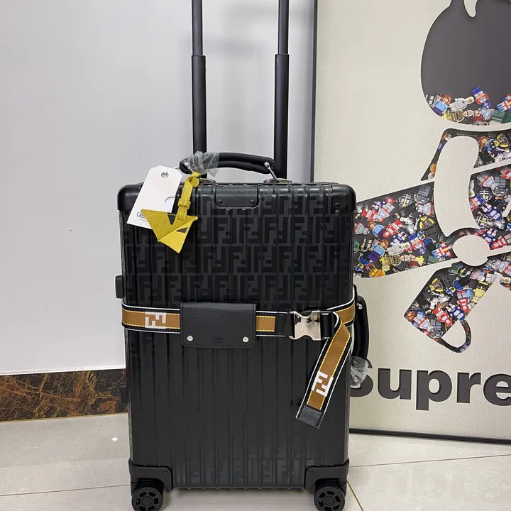 スーパーコピー フェンディ スーツケース