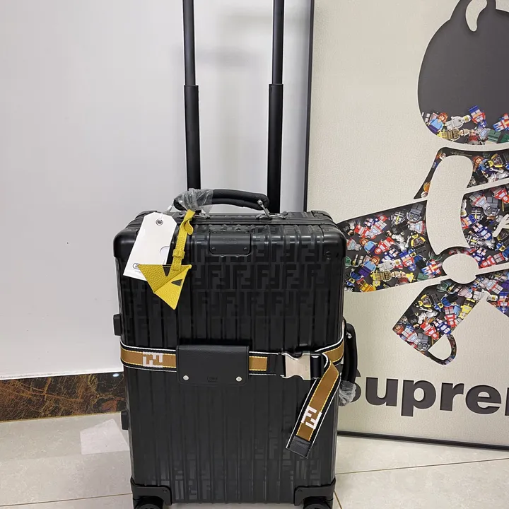 スーパーコピー フェンディ スーツケース