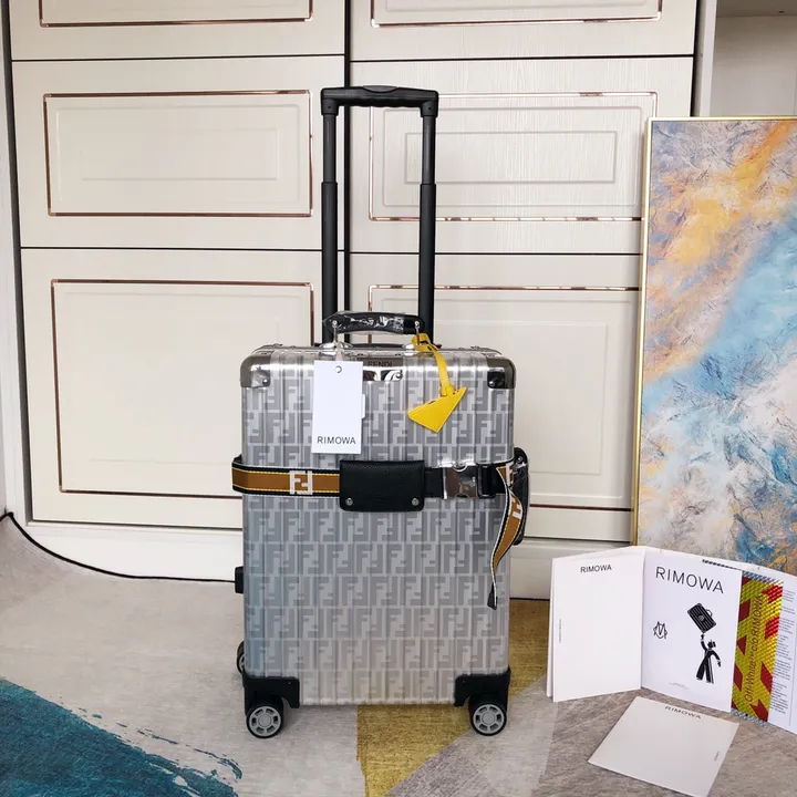 スーパーコピー フェンディ スーツケース