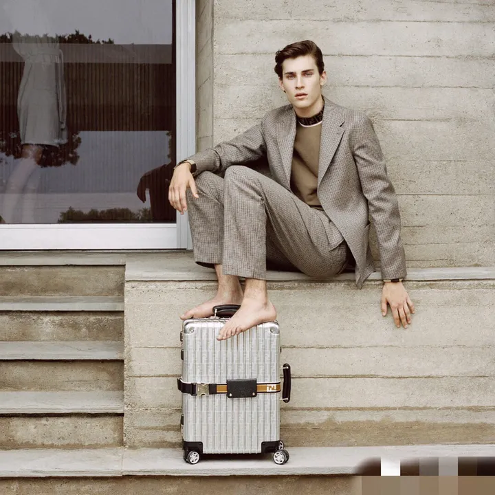 スーパーコピー フェンディ スーツケース