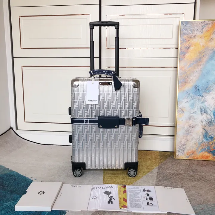 スーパーコピー フェンディ スーツケース