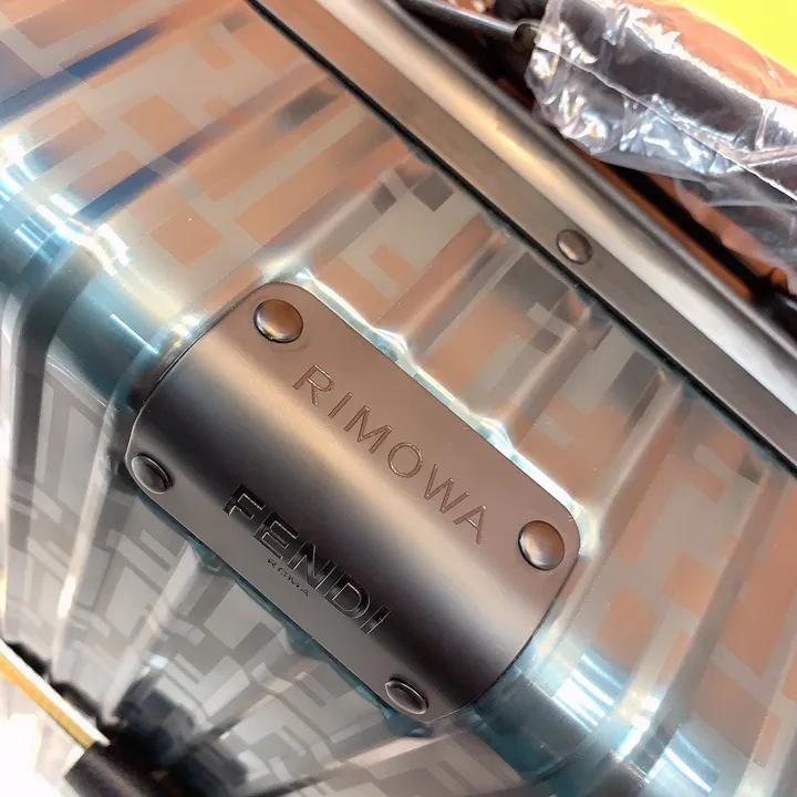 スーパーコピー フェンディ スーツケース