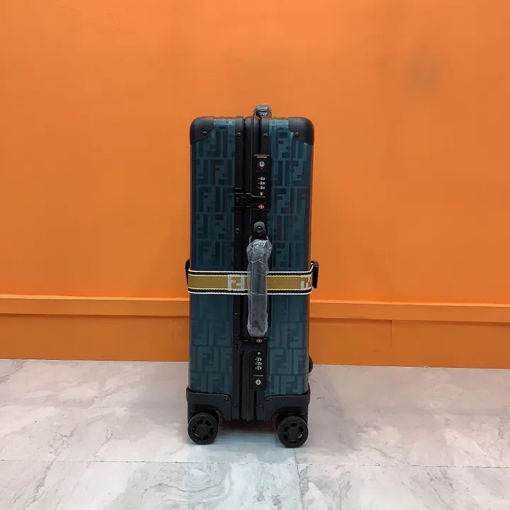 スーパーコピー フェンディ スーツケース