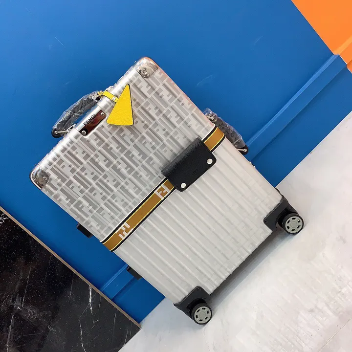 スーパーコピー フェンディ スーツケース