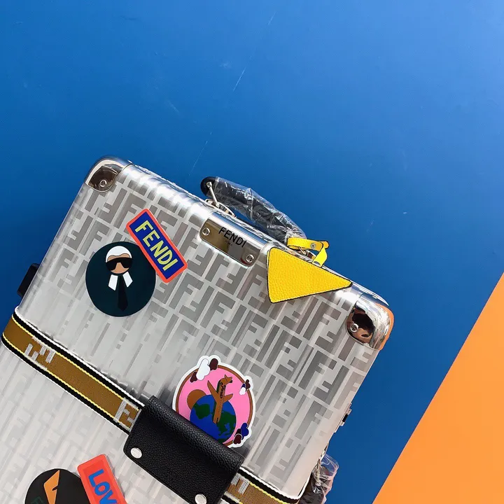 スーパーコピー フェンディ スーツケース