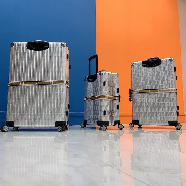 スーパーコピー フェンディ スーツケース