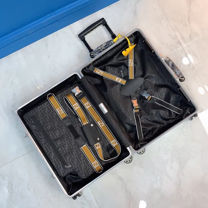 スーパーコピー フェンディ スーツケース