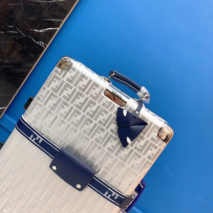 スーパーコピー フェンディ スーツケース