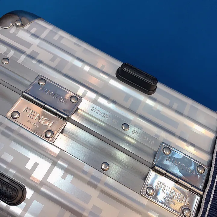 スーパーコピー フェンディ スーツケース