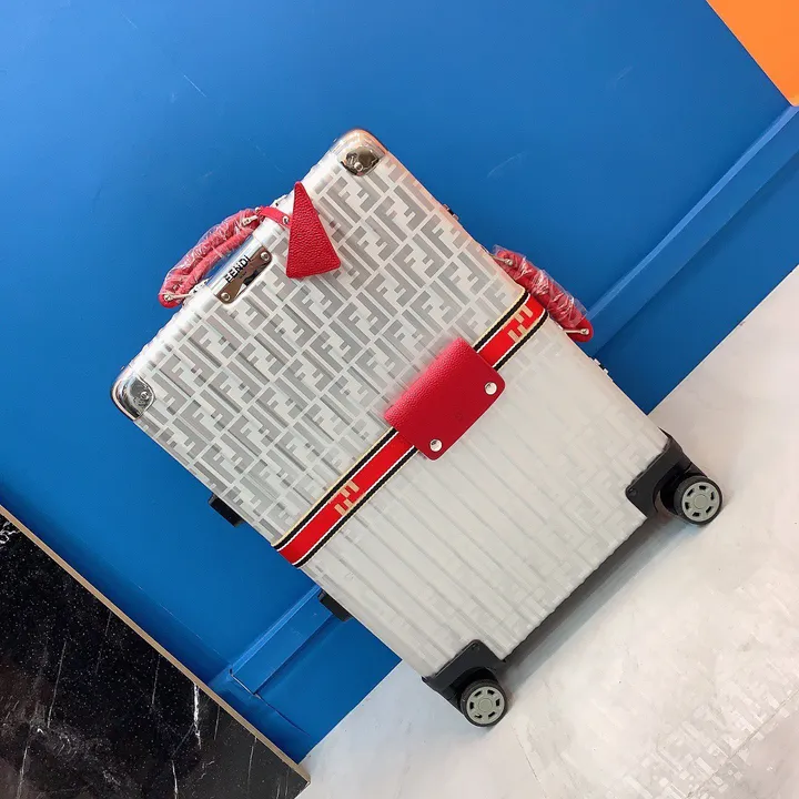 スーパーコピー フェンディ スーツケース