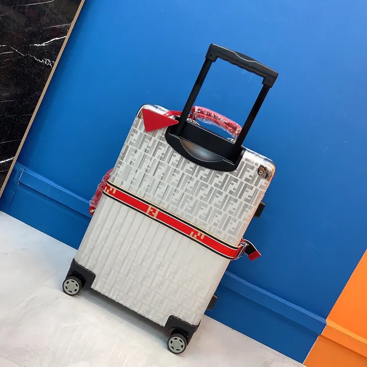 スーパーコピー フェンディ スーツケース