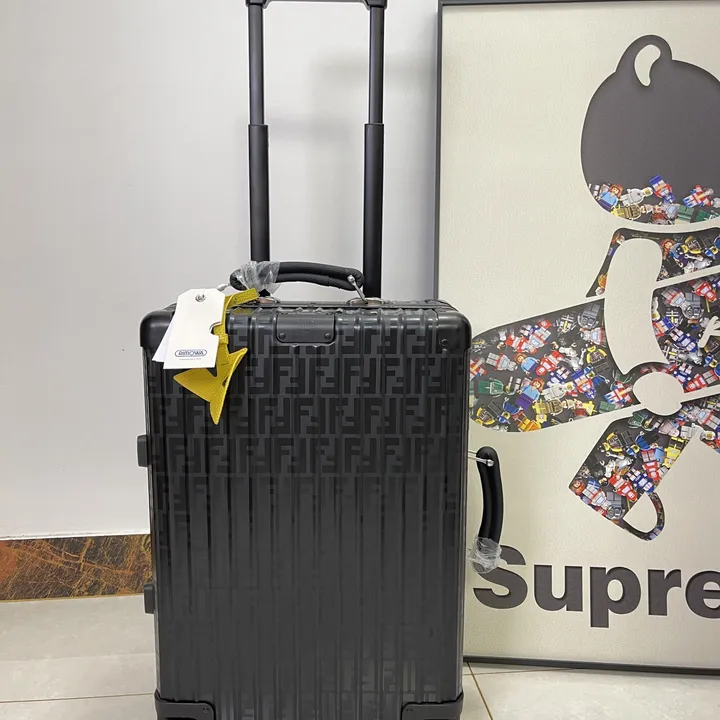 スーパーコピー フェンディ スーツケース