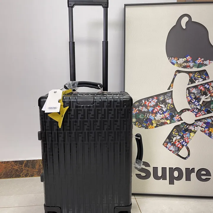 スーパーコピー フェンディ スーツケース