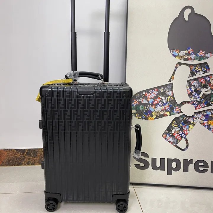 スーパーコピー フェンディ スーツケース