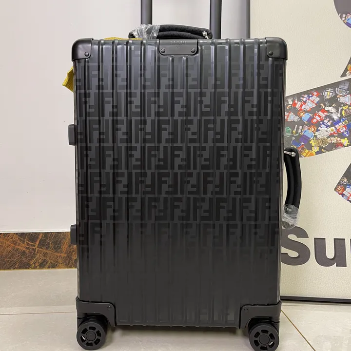 スーパーコピー フェンディ スーツケース