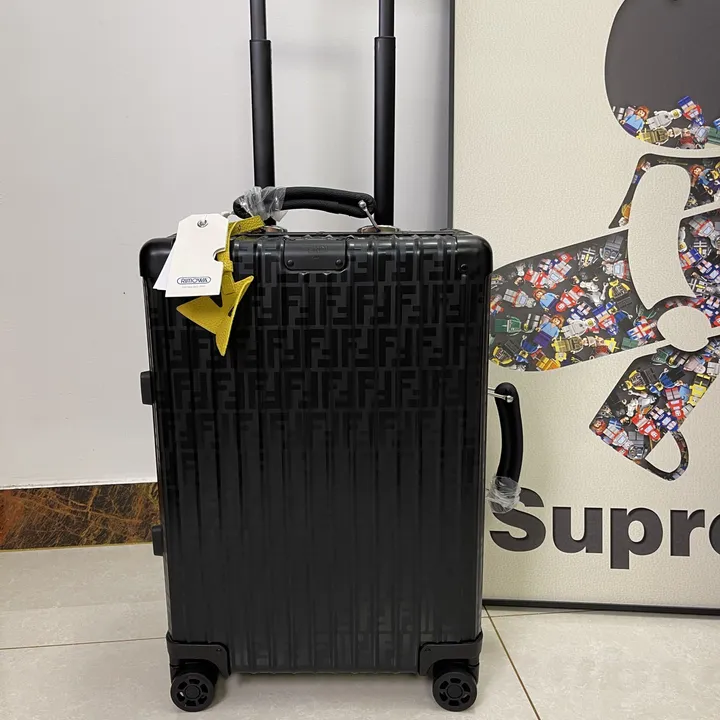 スーパーコピー フェンディ スーツケース