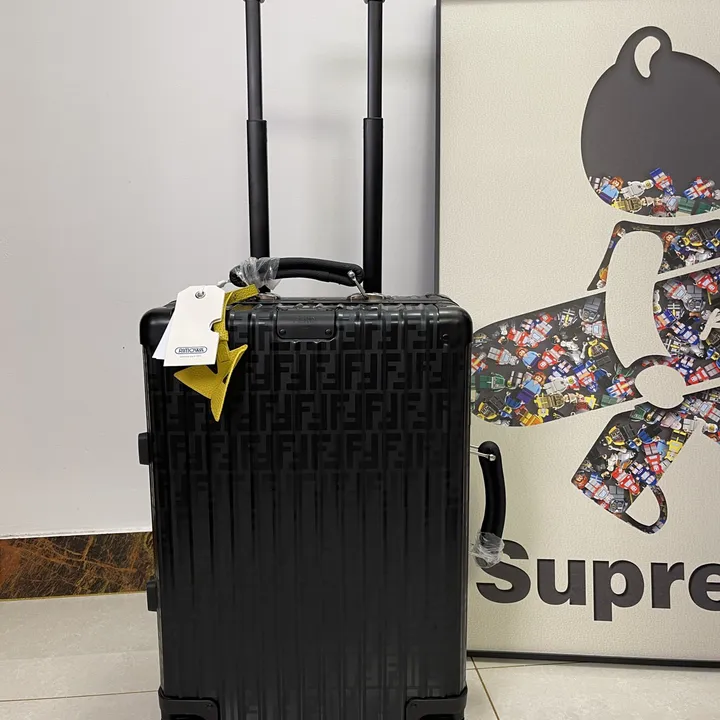 スーパーコピー フェンディ スーツケース