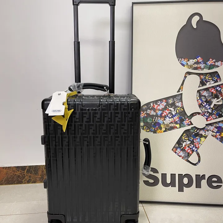 スーパーコピー フェンディ スーツケース
