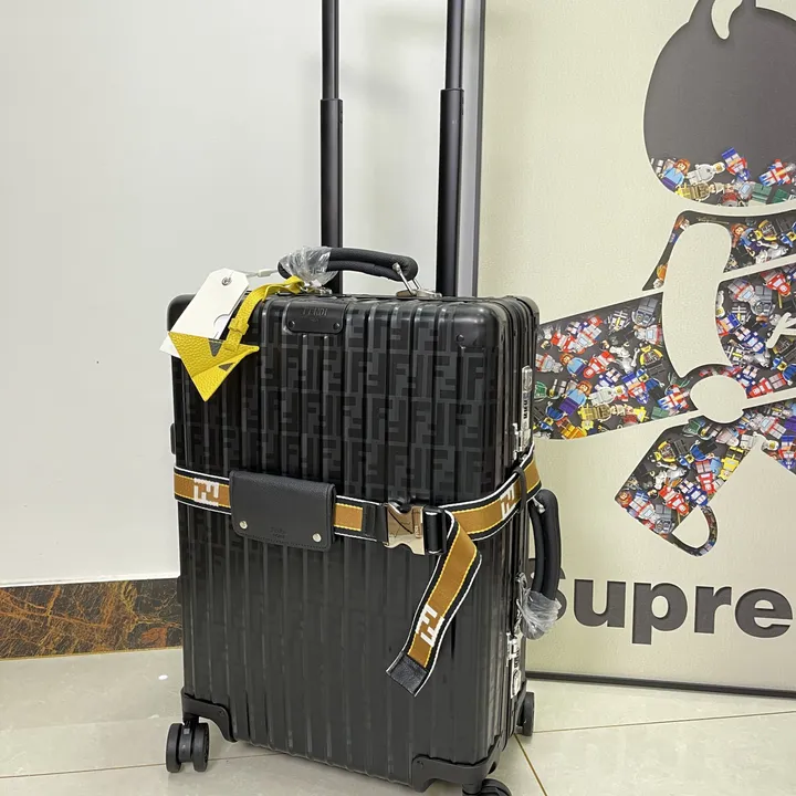 スーパーコピー フェンディ スーツケース
