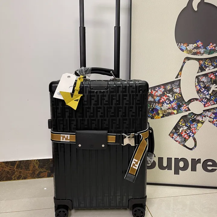 スーパーコピー フェンディ スーツケース