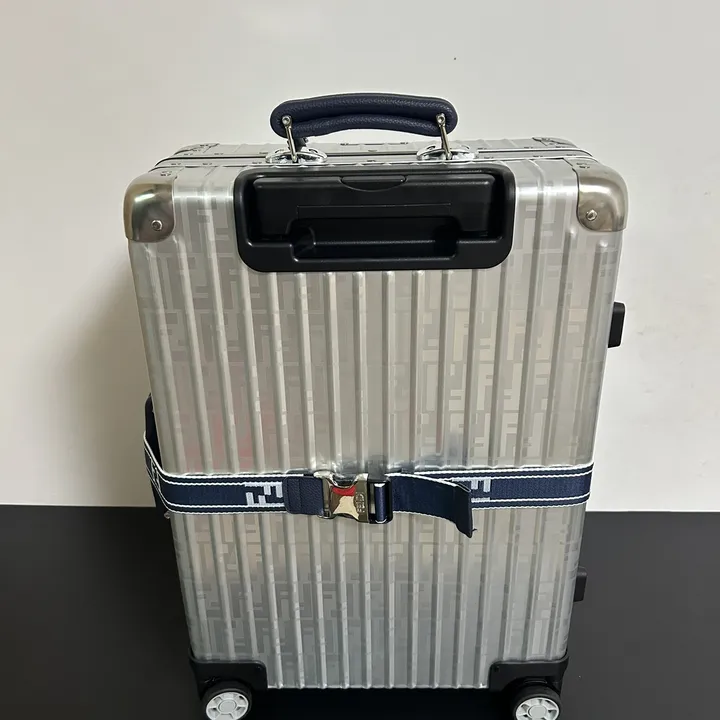 スーパーコピー フェンディ スーツケース