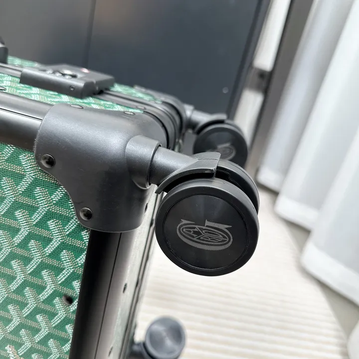 スーパーコピー フェンディ スーツケース