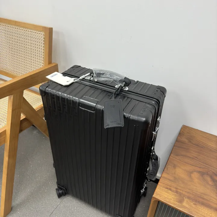 スーパーコピー フェンディ スーツケース