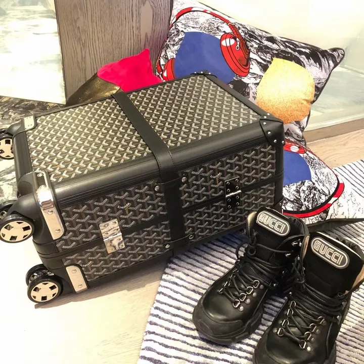 スーパーコピー フェンディ スーツケース