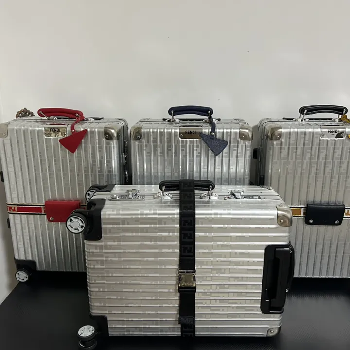 スーパーコピー フェンディ スーツケース