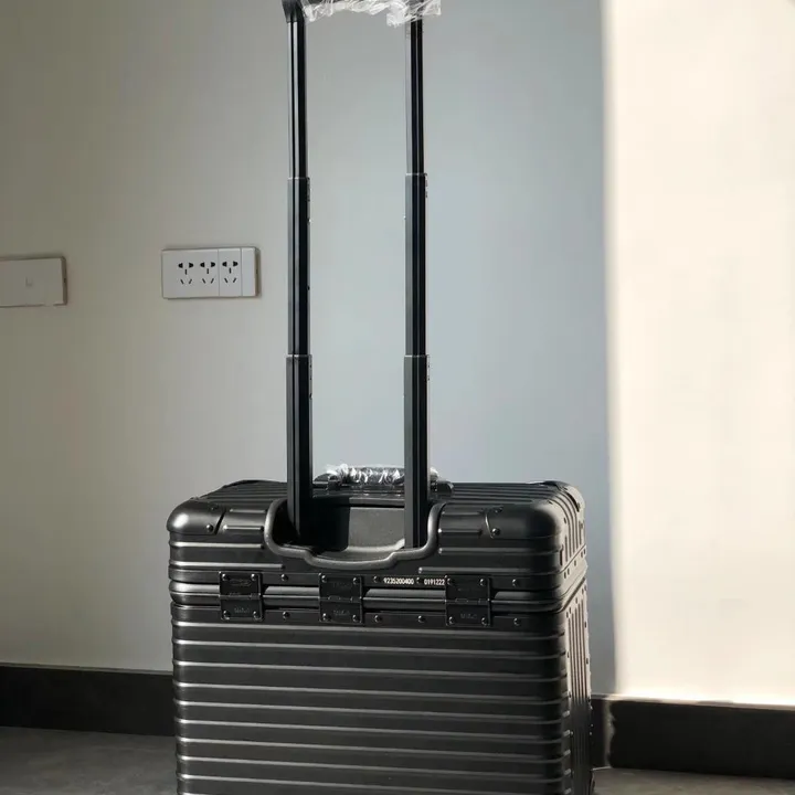 スーパーコピー リモワ スーツケース