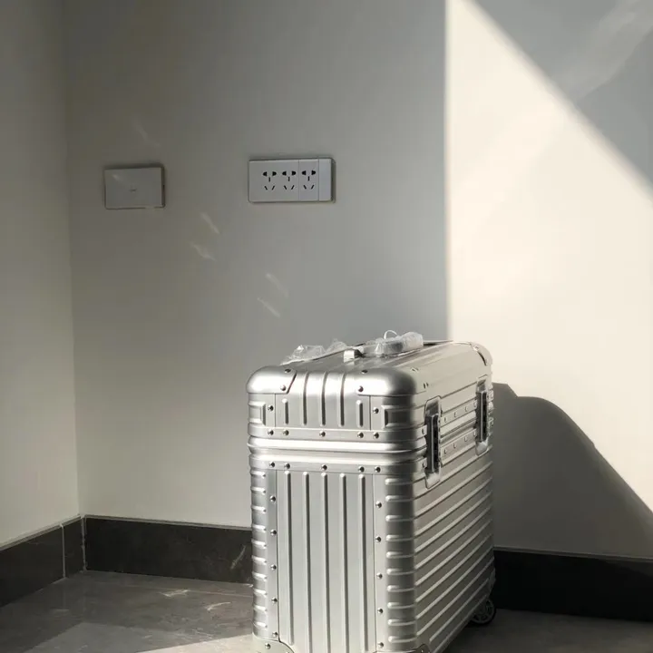 スーパーコピー リモワ スーツケース