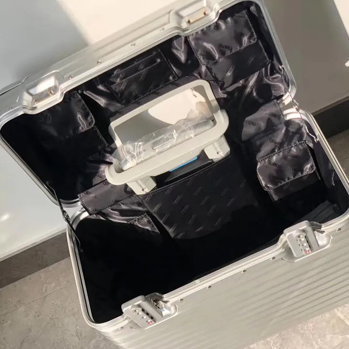 スーパーコピー リモワ スーツケース