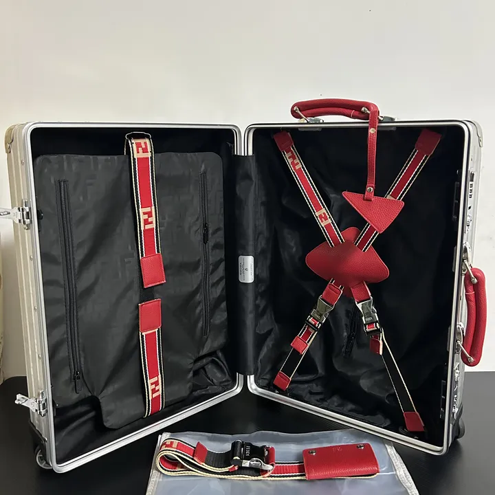 スーパーコピー フェンディ スーツケース