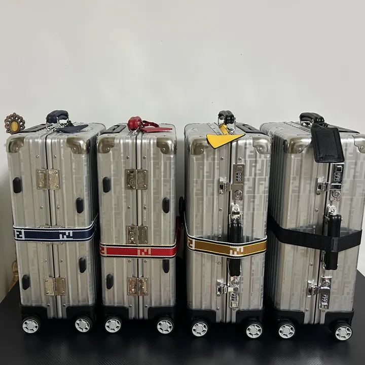 スーパーコピー フェンディ スーツケース