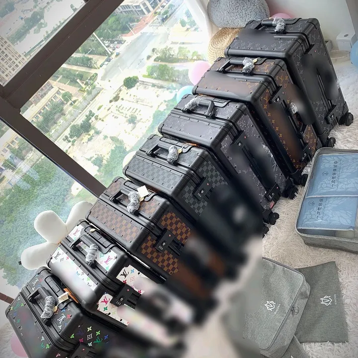 スーパーコピー ルイヴィトン スーツケース