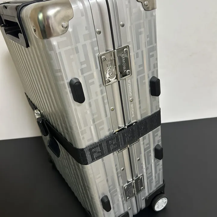 スーパーコピー フェンディ スーツケース