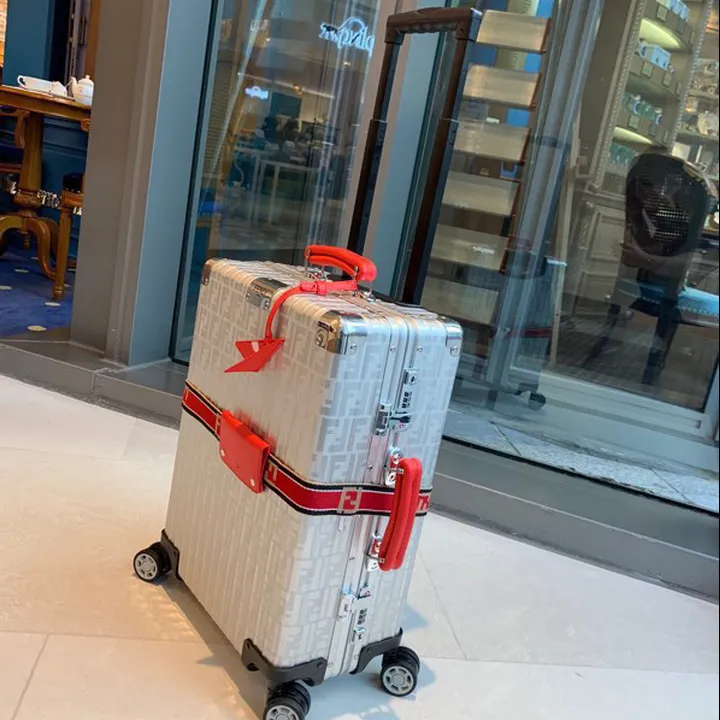 スーパーコピー フェンディ スーツケース