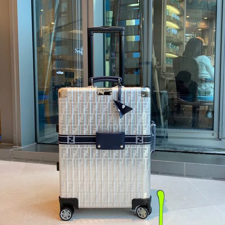 スーパーコピー フェンディ スーツケース