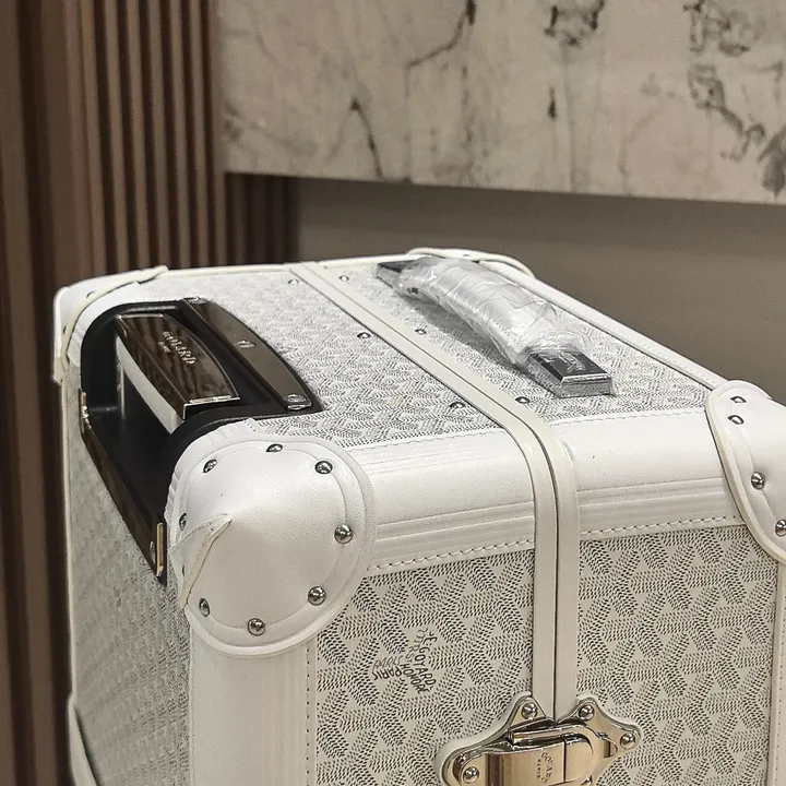 スーパーコピー フェンディ スーツケース