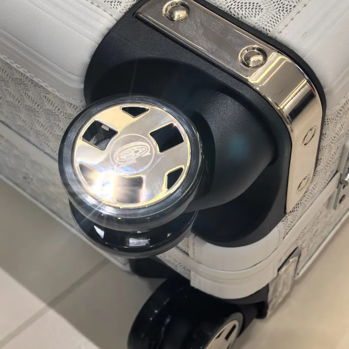 スーパーコピー フェンディ スーツケース