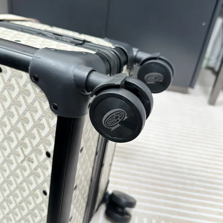 スーパーコピー フェンディ スーツケース